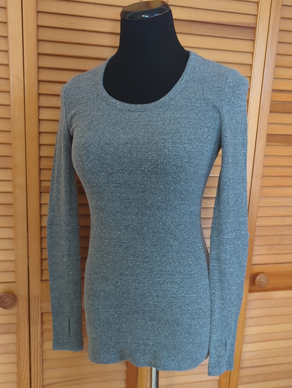 Cabi Long Grey Long Sleeve Shirt With Thumb Holes Size XS With Stretch